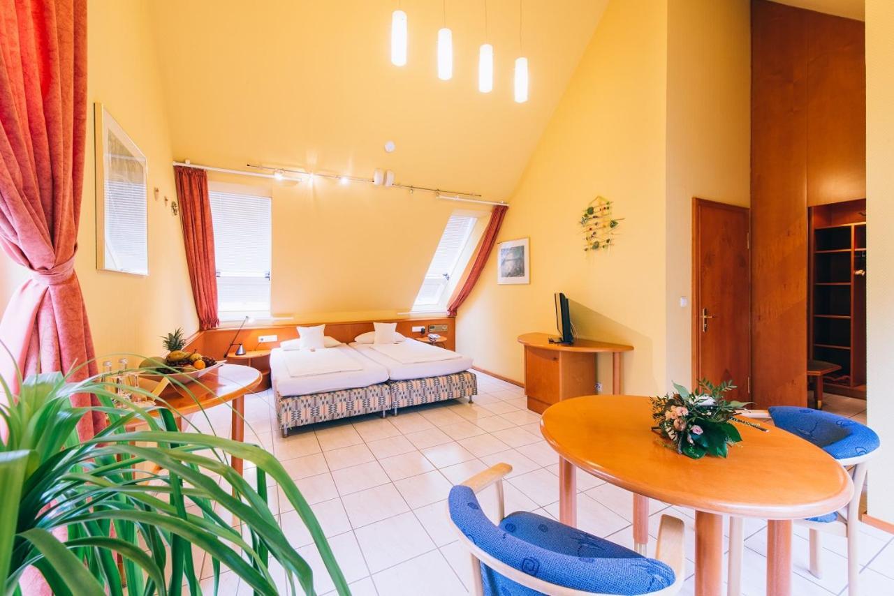 Hotel Dammenmuehle Лар Экстерьер фото